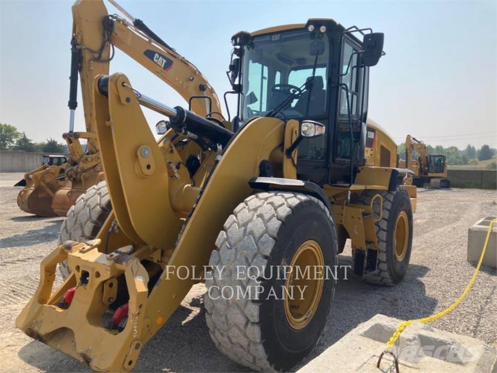 CAT 930M Rataslaadurid