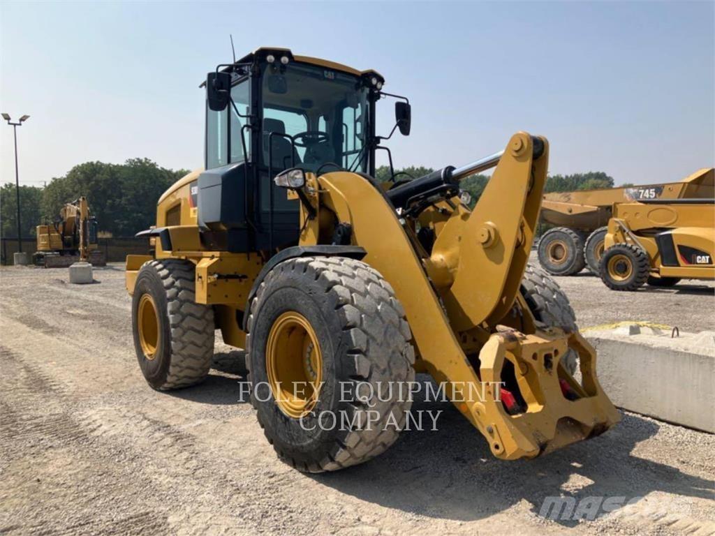 CAT 930M Rataslaadurid