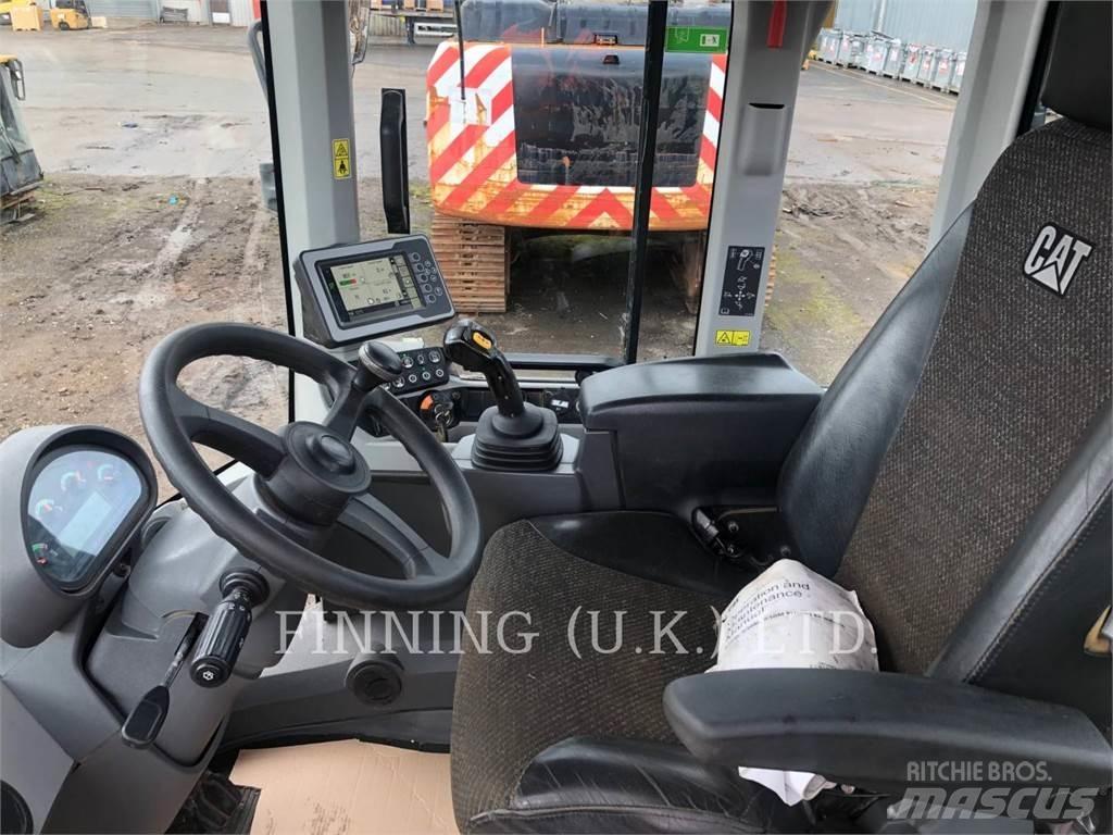 CAT 930M Rataslaadurid