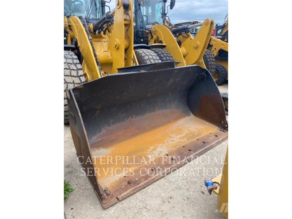 CAT 930M Rataslaadurid