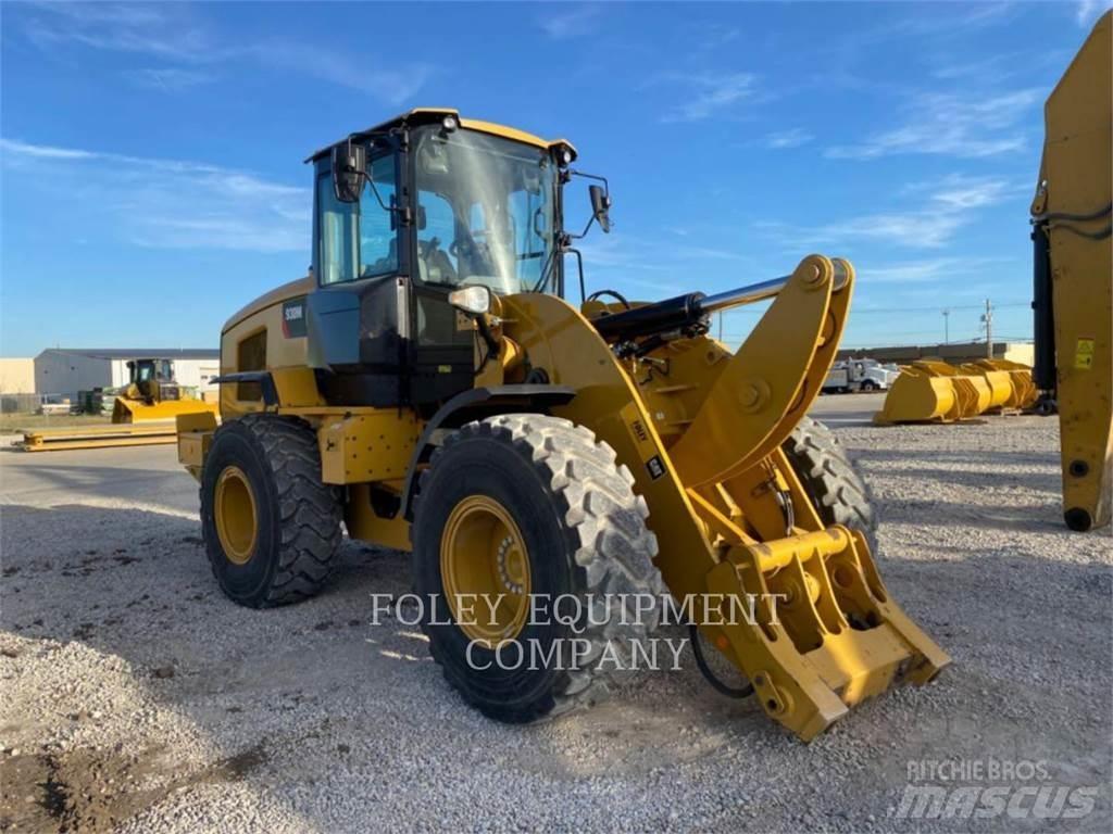 CAT 930M Rataslaadurid