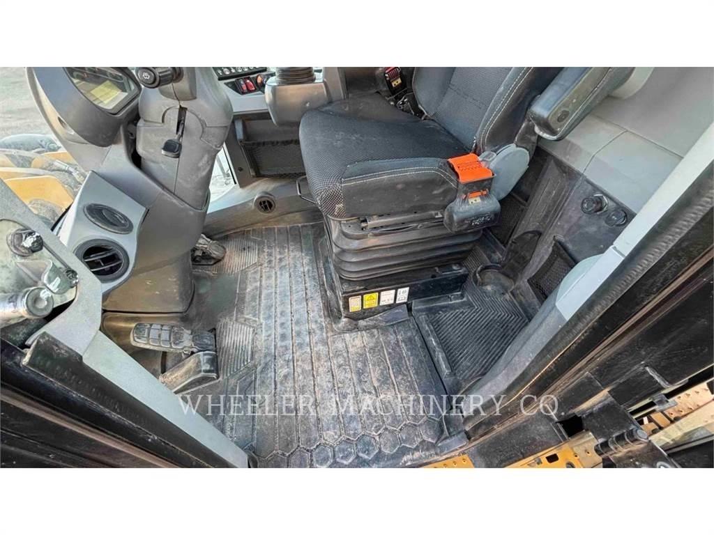 CAT 930M QC Rataslaadurid