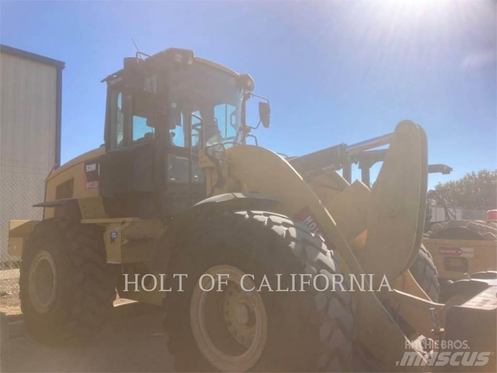CAT 938 Rataslaadurid