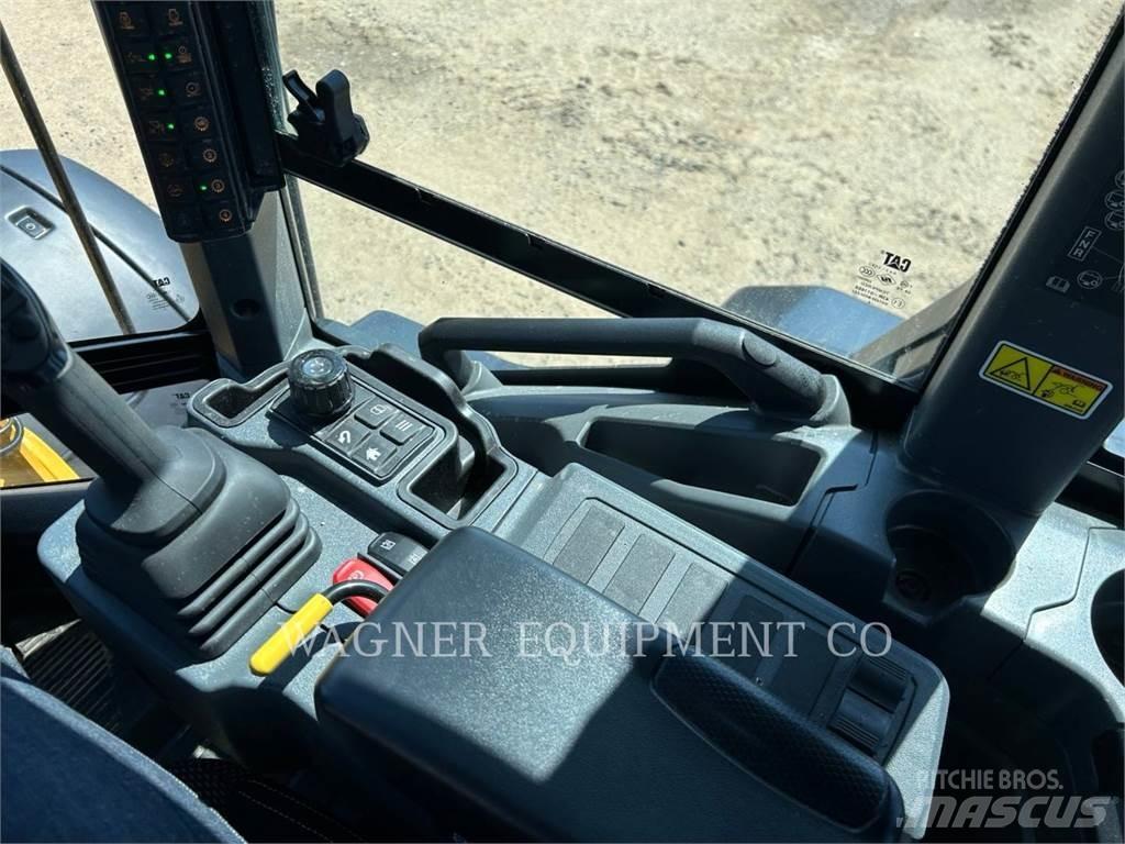 CAT 938 Rataslaadurid