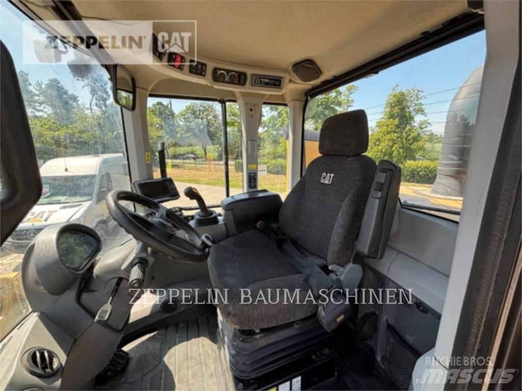 CAT 938M Rataslaadurid