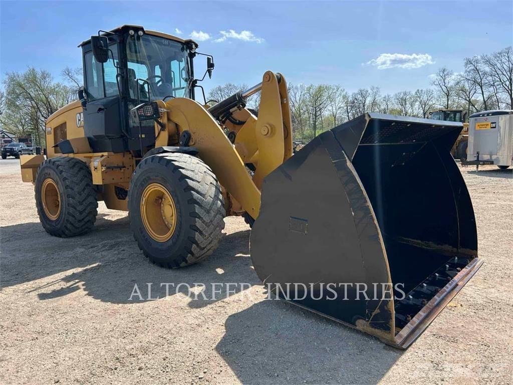 CAT 938M Rataslaadurid