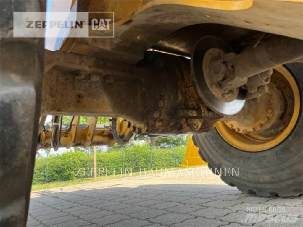 CAT 938M Rataslaadurid