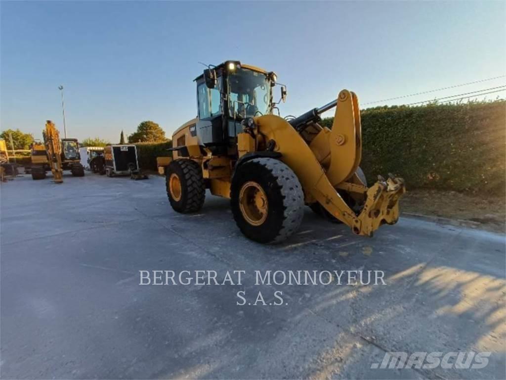 CAT 938M Rataslaadurid