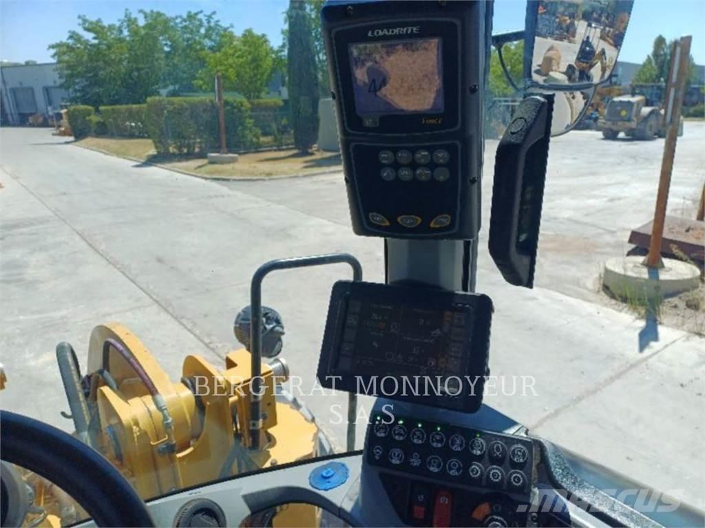 CAT 938M Rataslaadurid
