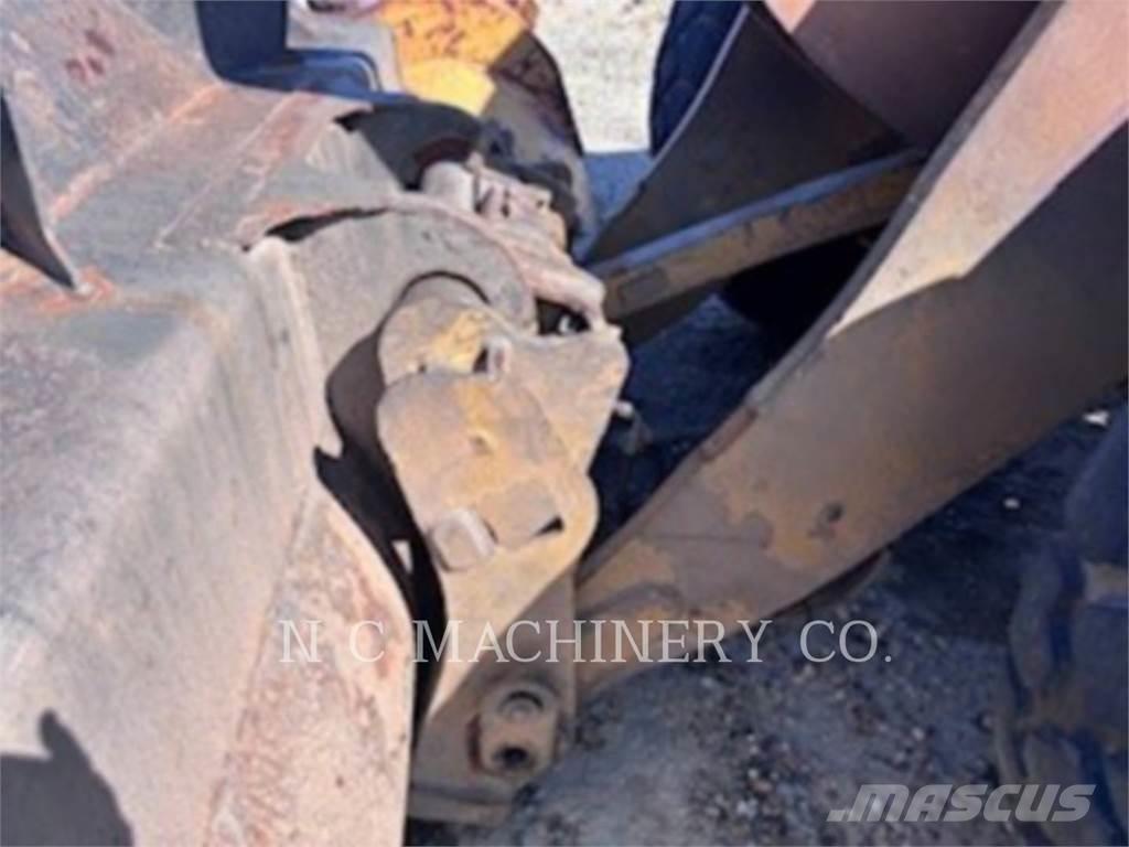 CAT 938M Rataslaadurid