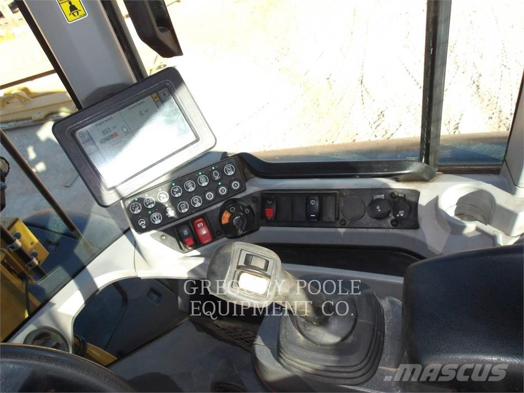 CAT 938M Rataslaadurid