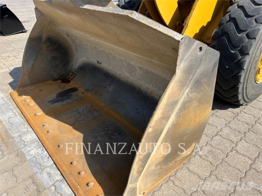 CAT 938M Rataslaadurid