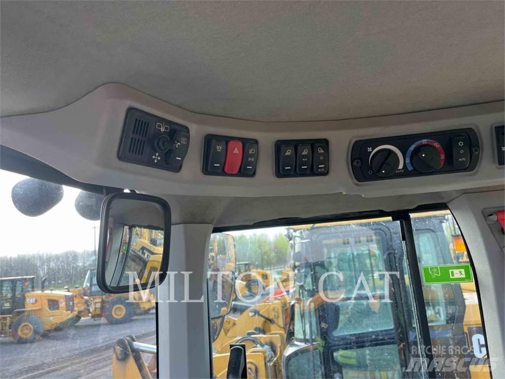 CAT 938M 2V Rataslaadurid