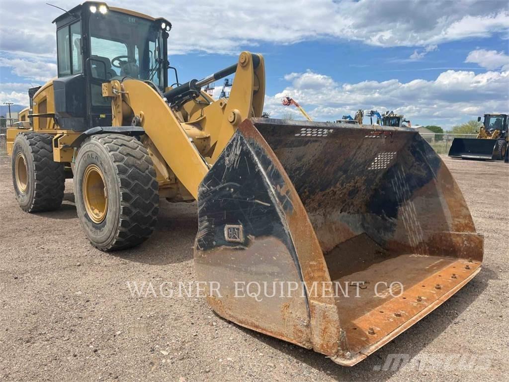 CAT 938M HL Rataslaadurid