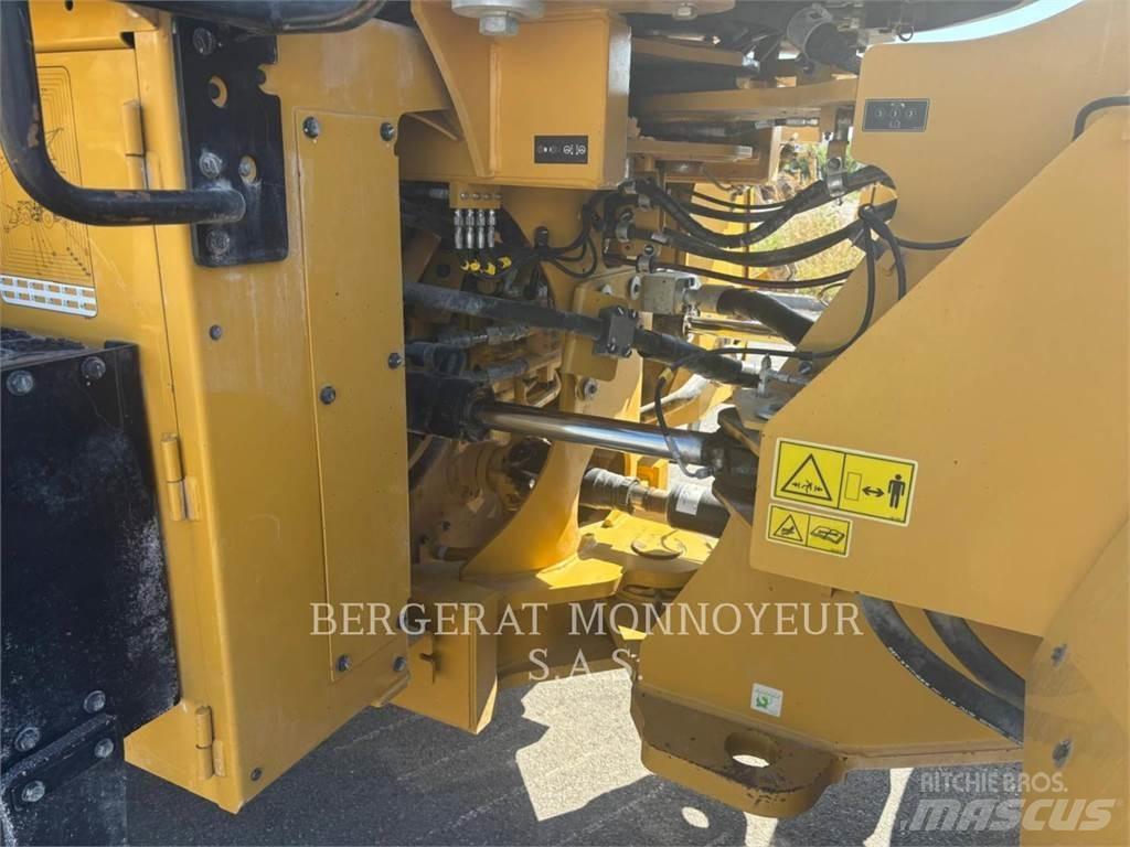 CAT 966 Rataslaadurid