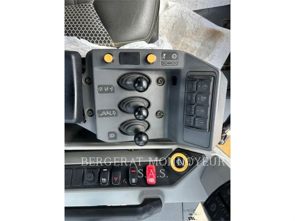 CAT 966 Rataslaadurid