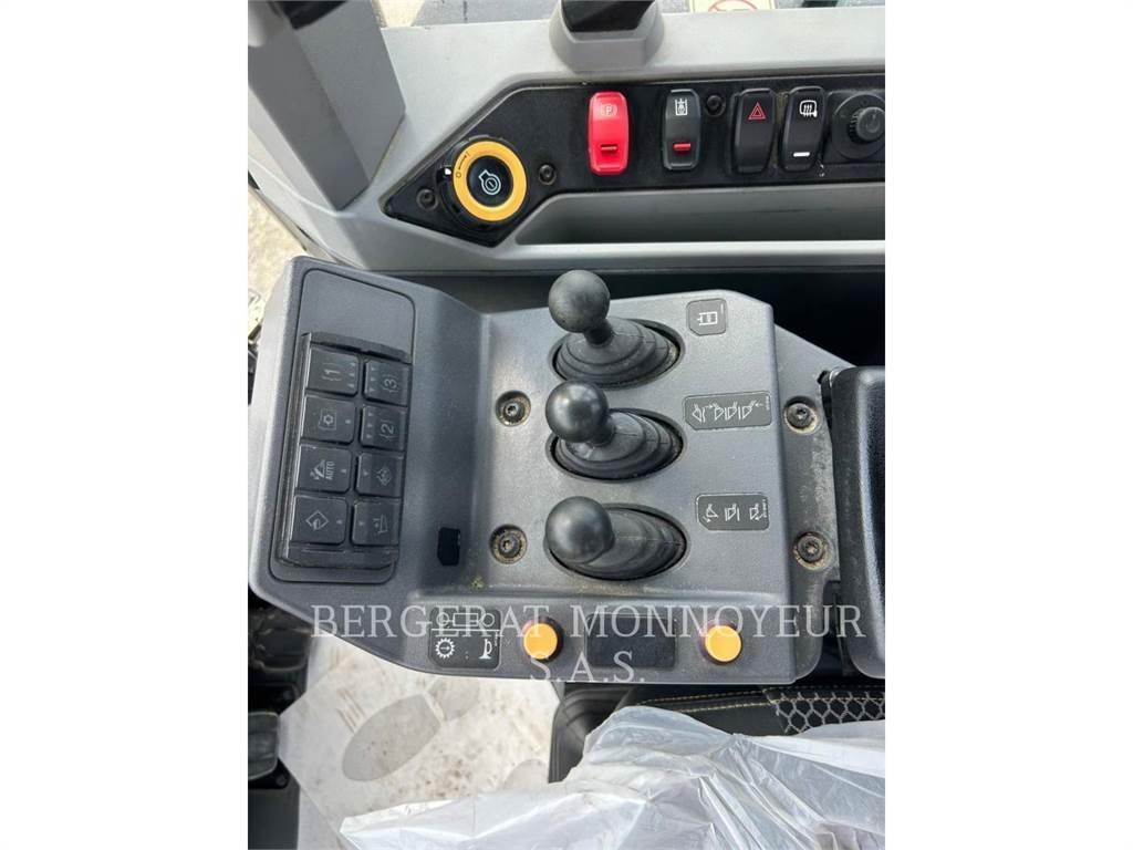 CAT 966 Rataslaadurid