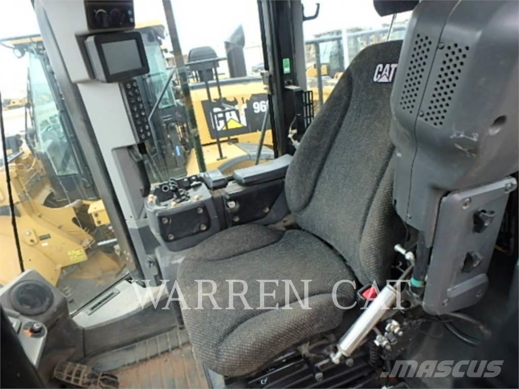 CAT 966M Rataslaadurid
