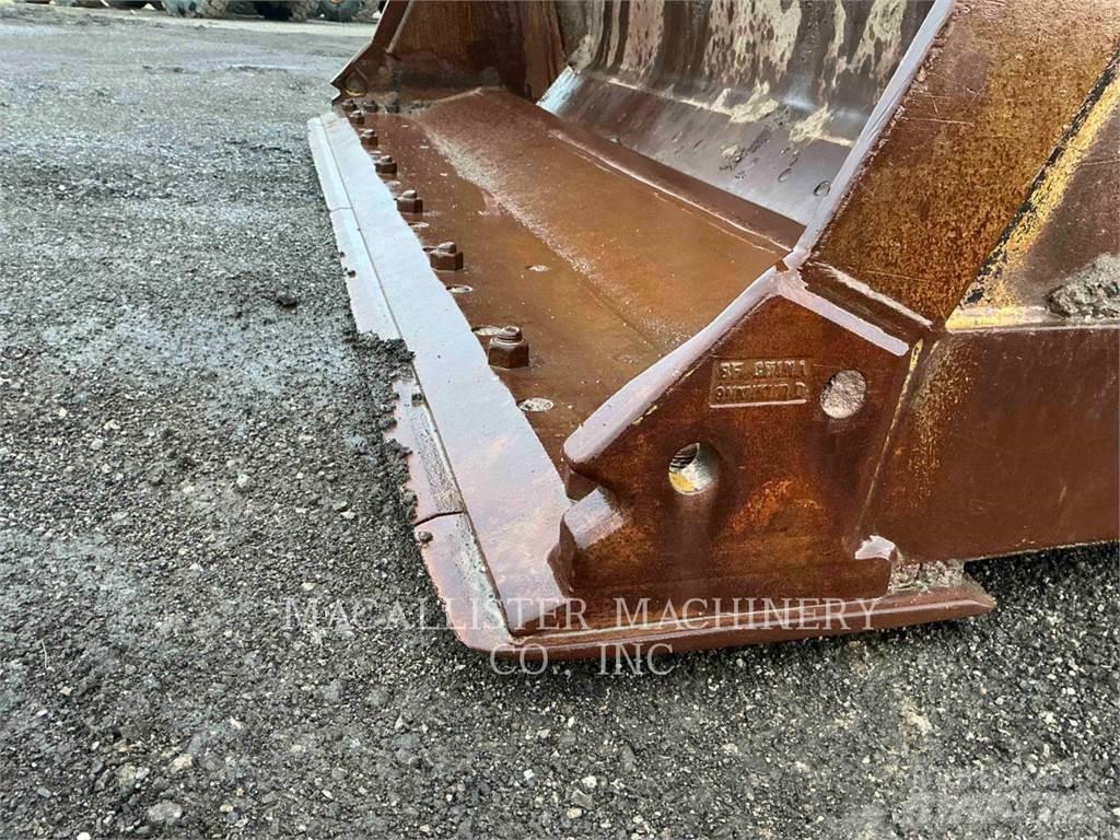 CAT 966M Rataslaadurid