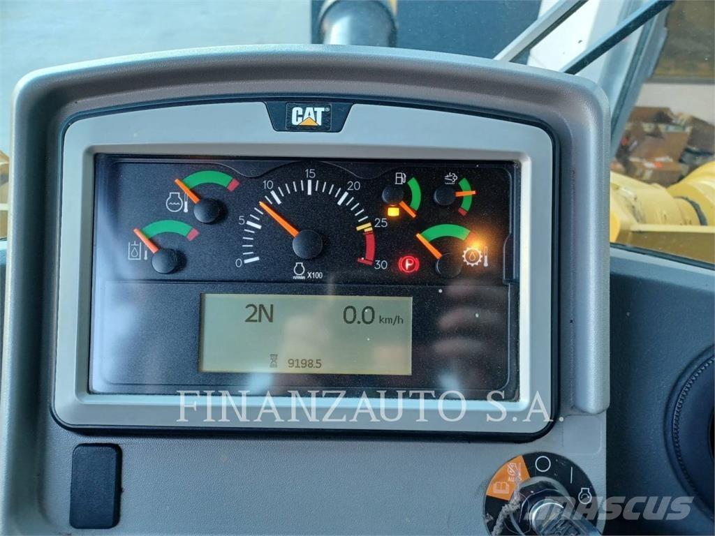 CAT 966M Rataslaadurid