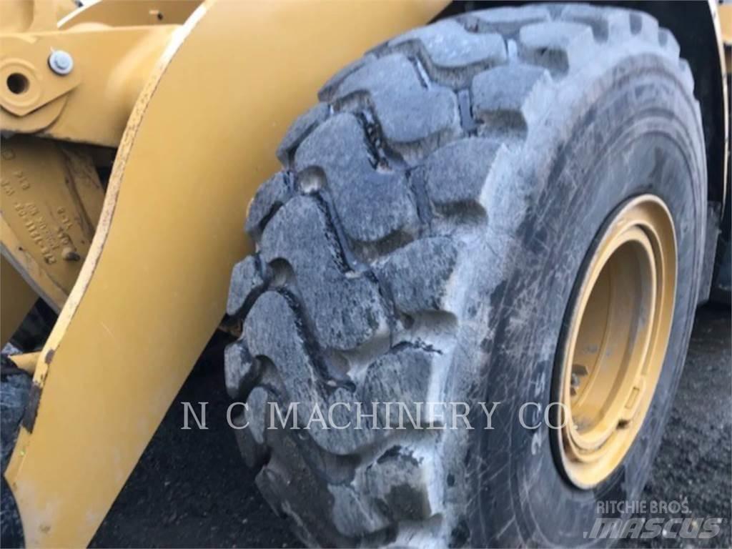 CAT 966M Rataslaadurid