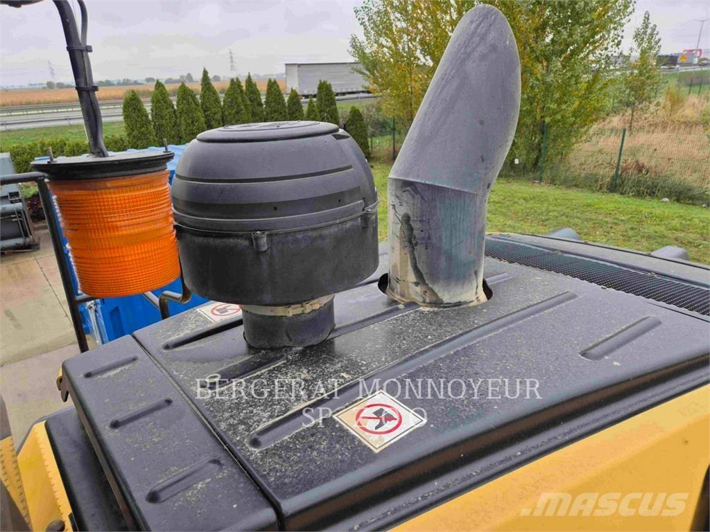 CAT 972 Rataslaadurid