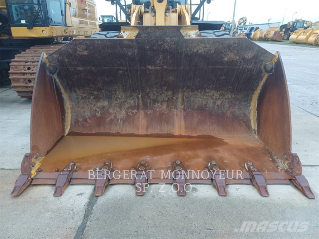 CAT 972 Rataslaadurid