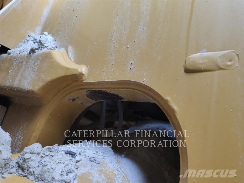 CAT 982-14XE Rataslaadurid