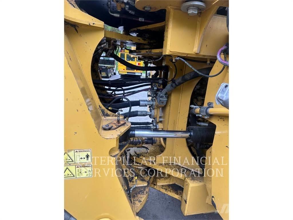 CAT 982M Rataslaadurid