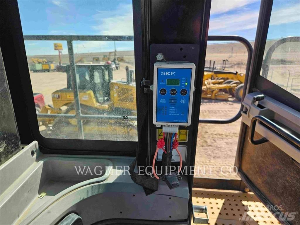 CAT 988K HL Rataslaadurid