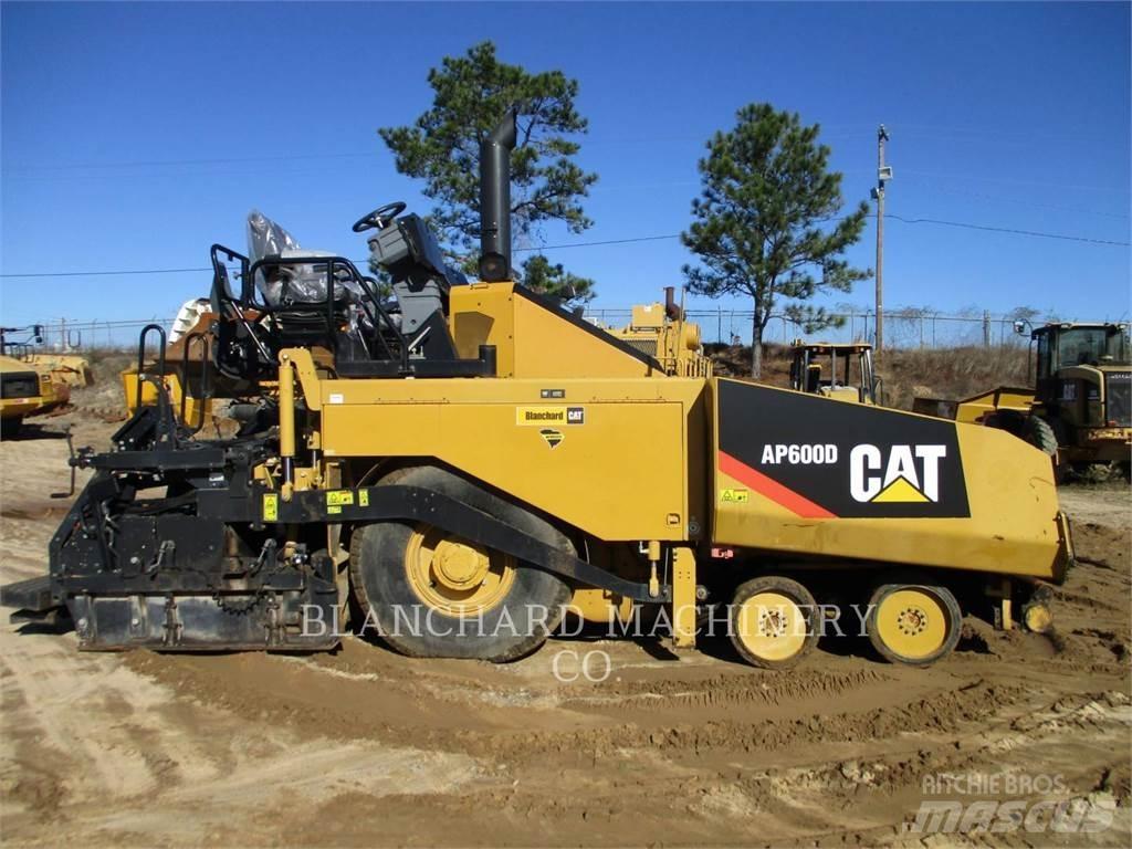 CAT AP-600D Asfaldilaoturid