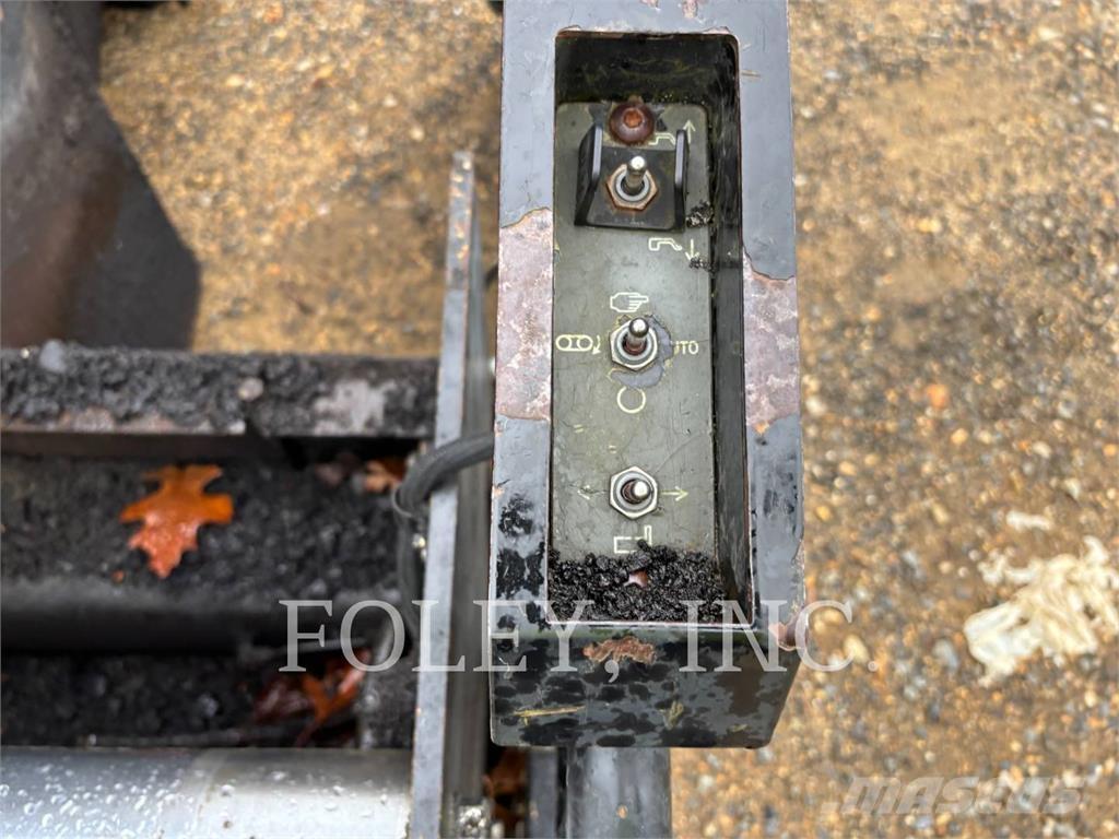 CAT AP-655D Asfaldilaoturid