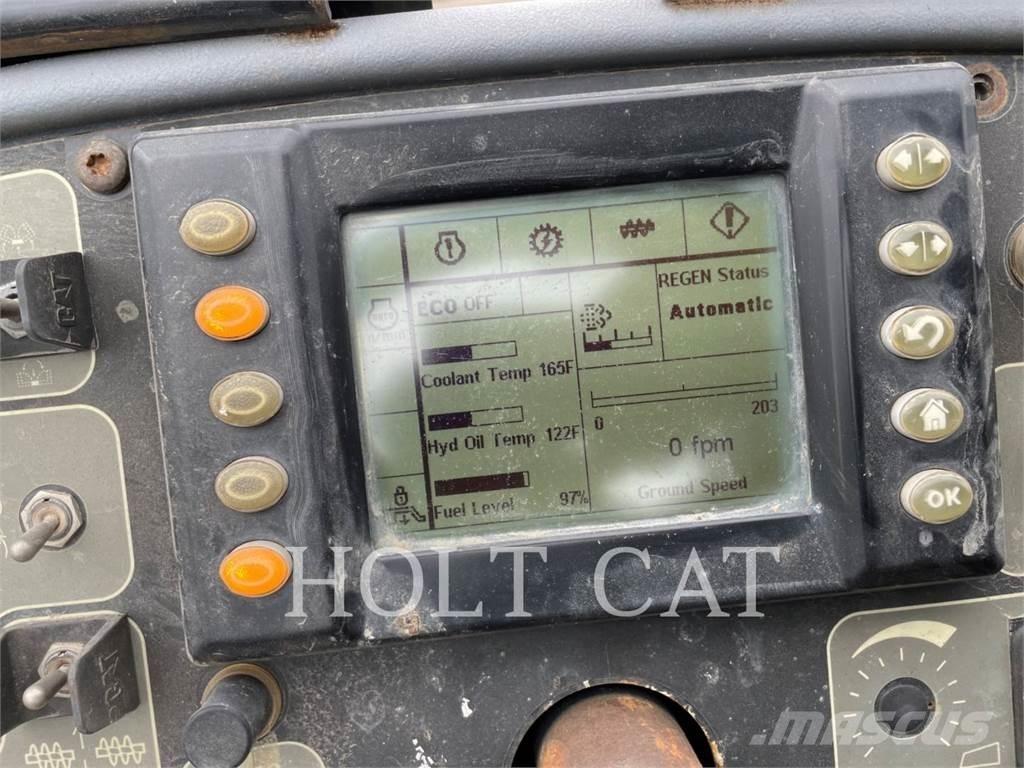 CAT AP1000E Rataslaadurid