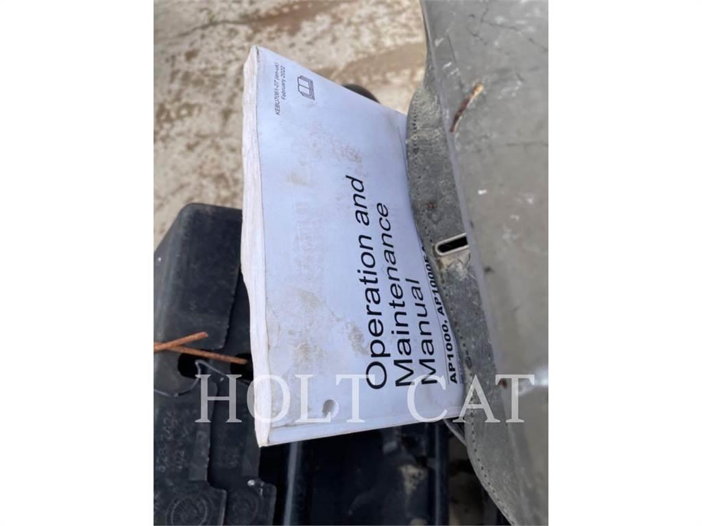 CAT AP1000F Ühe trumliga rullid