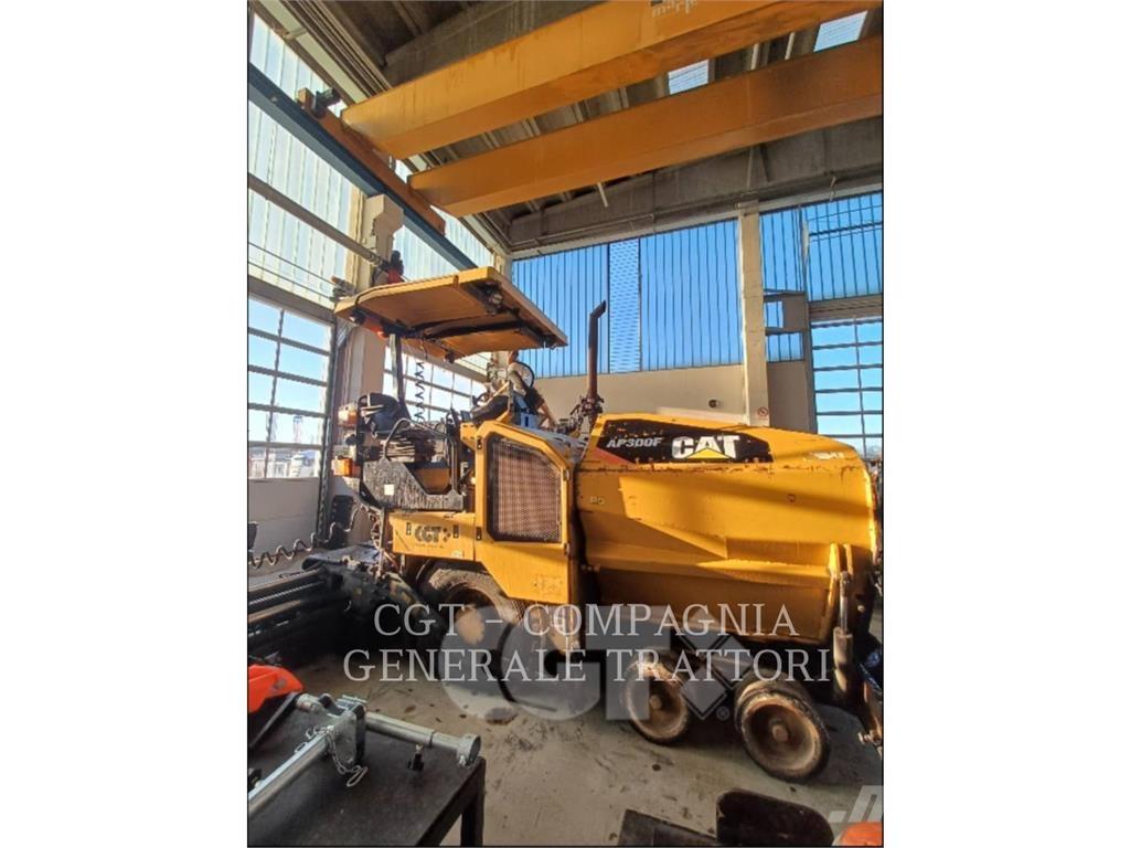CAT AP300F Asfaldilaoturid