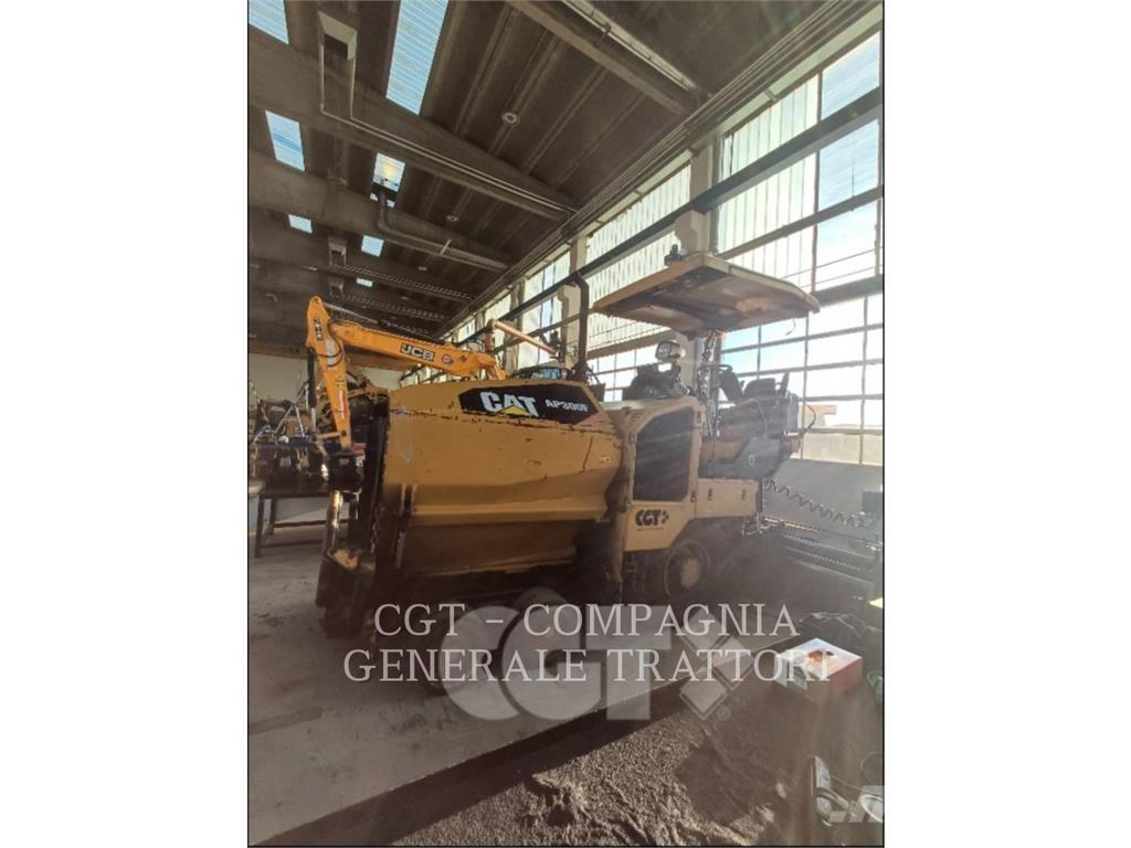 CAT AP300F Asfaldilaoturid