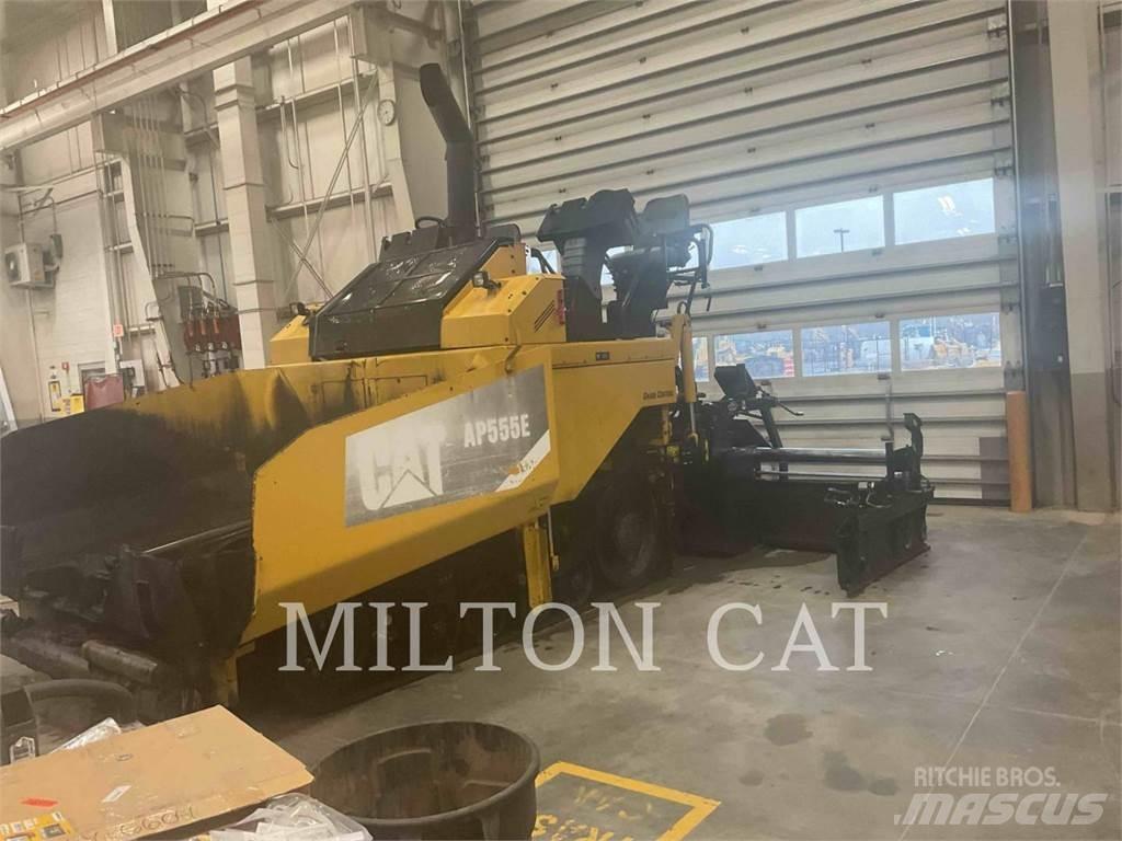 CAT AP555E Asfaldilaoturid