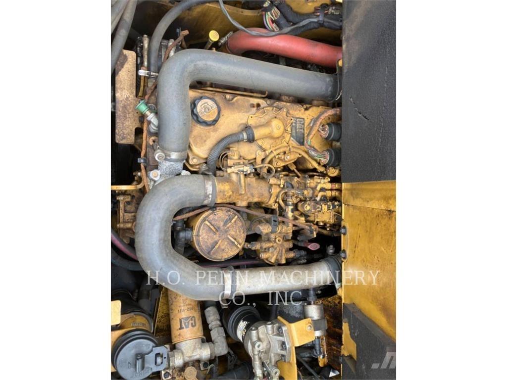 CAT AP555F Asfaldilaoturid