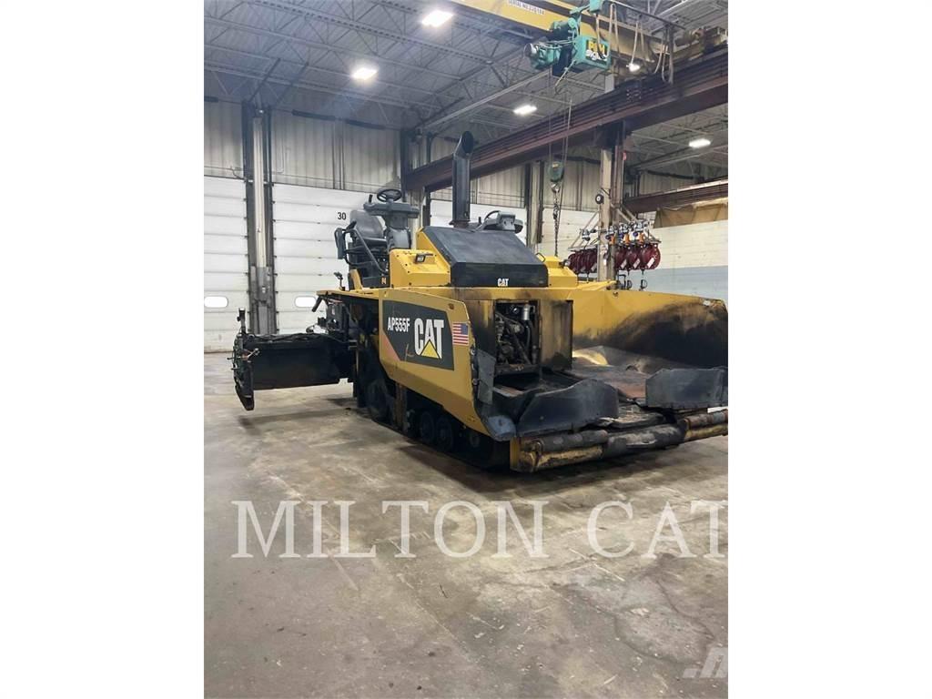CAT AP555F Asfaldilaoturid