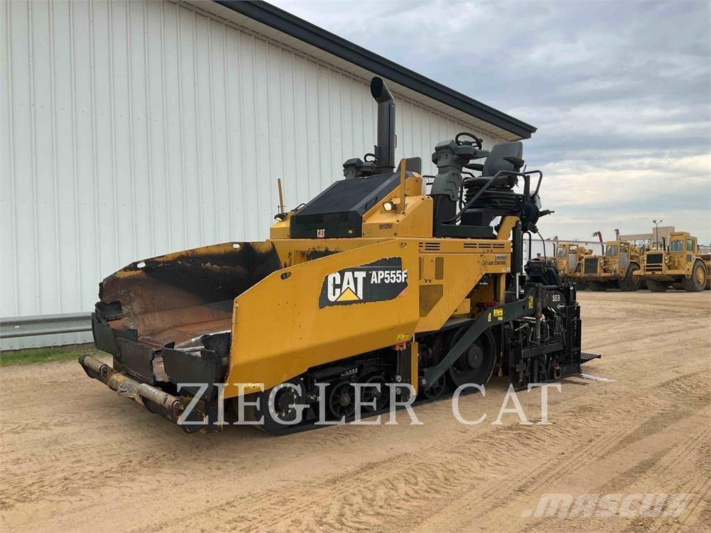 CAT AP555F Asfaldilaoturid