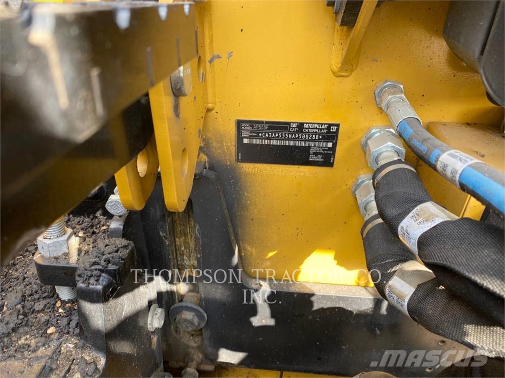 CAT AP555F Asfaldilaoturid