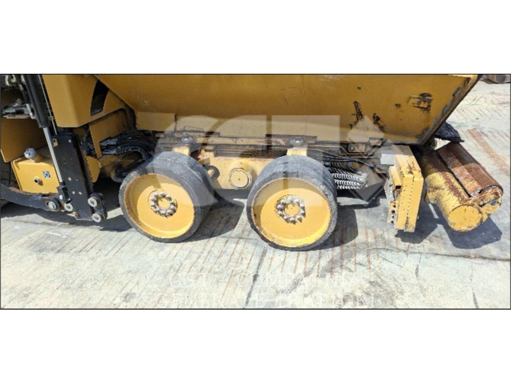 CAT AP600F Asfaldilaoturid