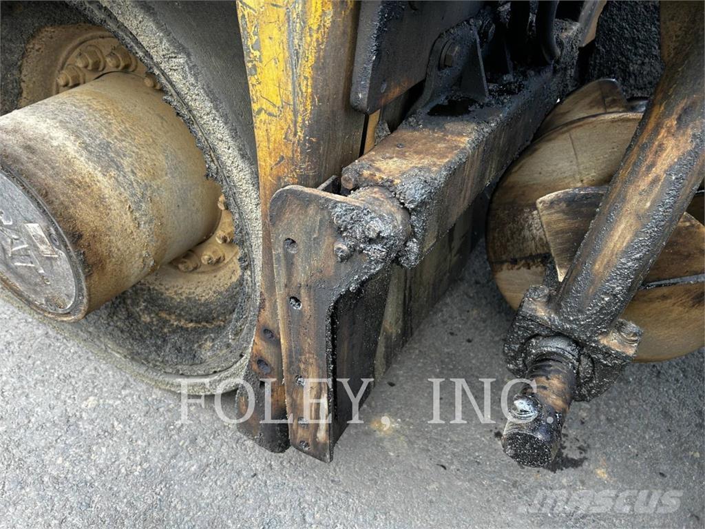 CAT AP655F Asfaldilaoturid