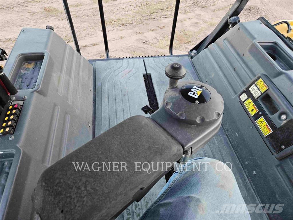 CAT CB16 Asfaldilaoturid