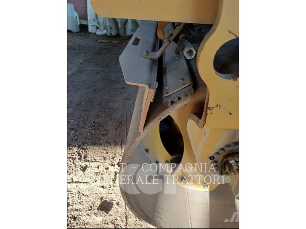 CAT CB7 Asfaldilaoturid