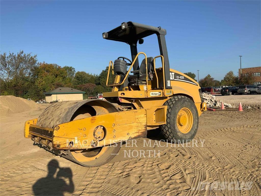 CAT CS433E Ühe trumliga rullid