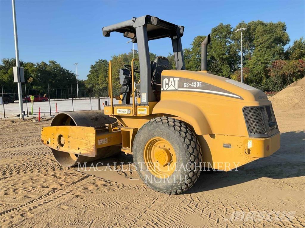 CAT CS433E Ühe trumliga rullid