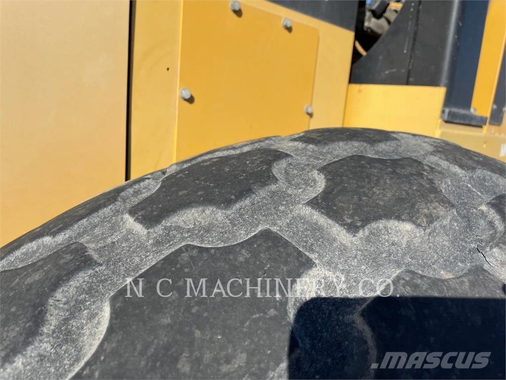 CAT CS54 Asfaldilaoturid