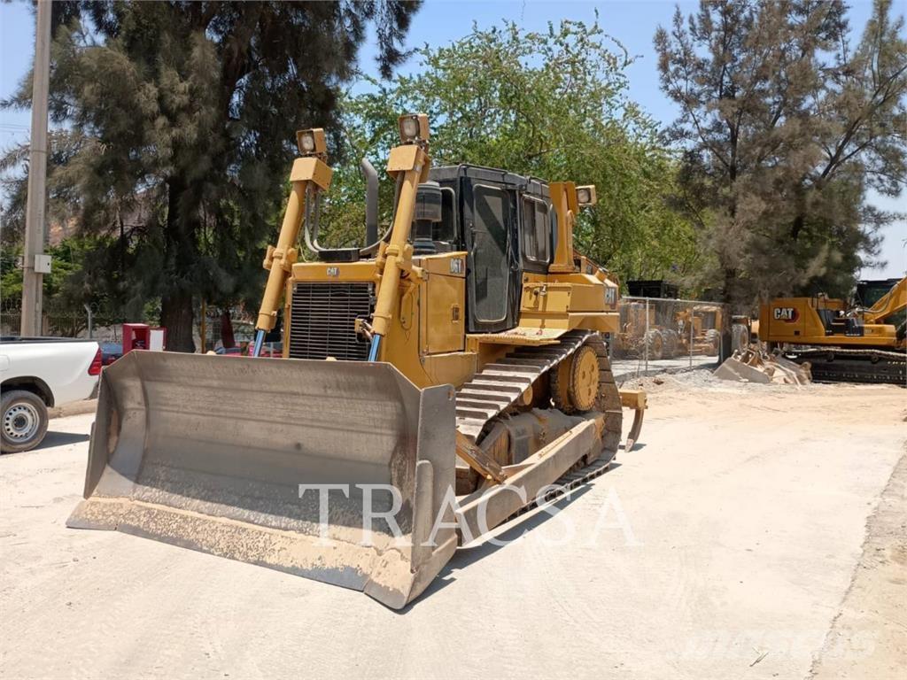 CAT D 6 T Buldooserid