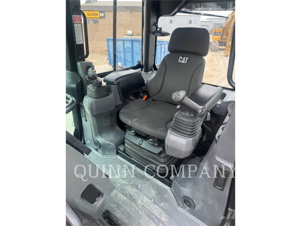 CAT D2 Ekskavaatorlaadurid